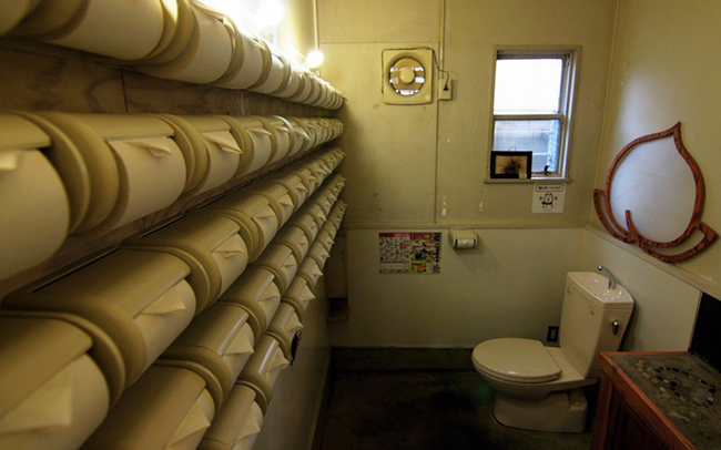 10 công trình toilet kỳ cục hết chỗ nói chỉ có ở Nhật Bản